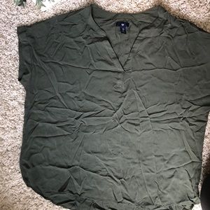GAP Army Green V-Neck Top. Size XL